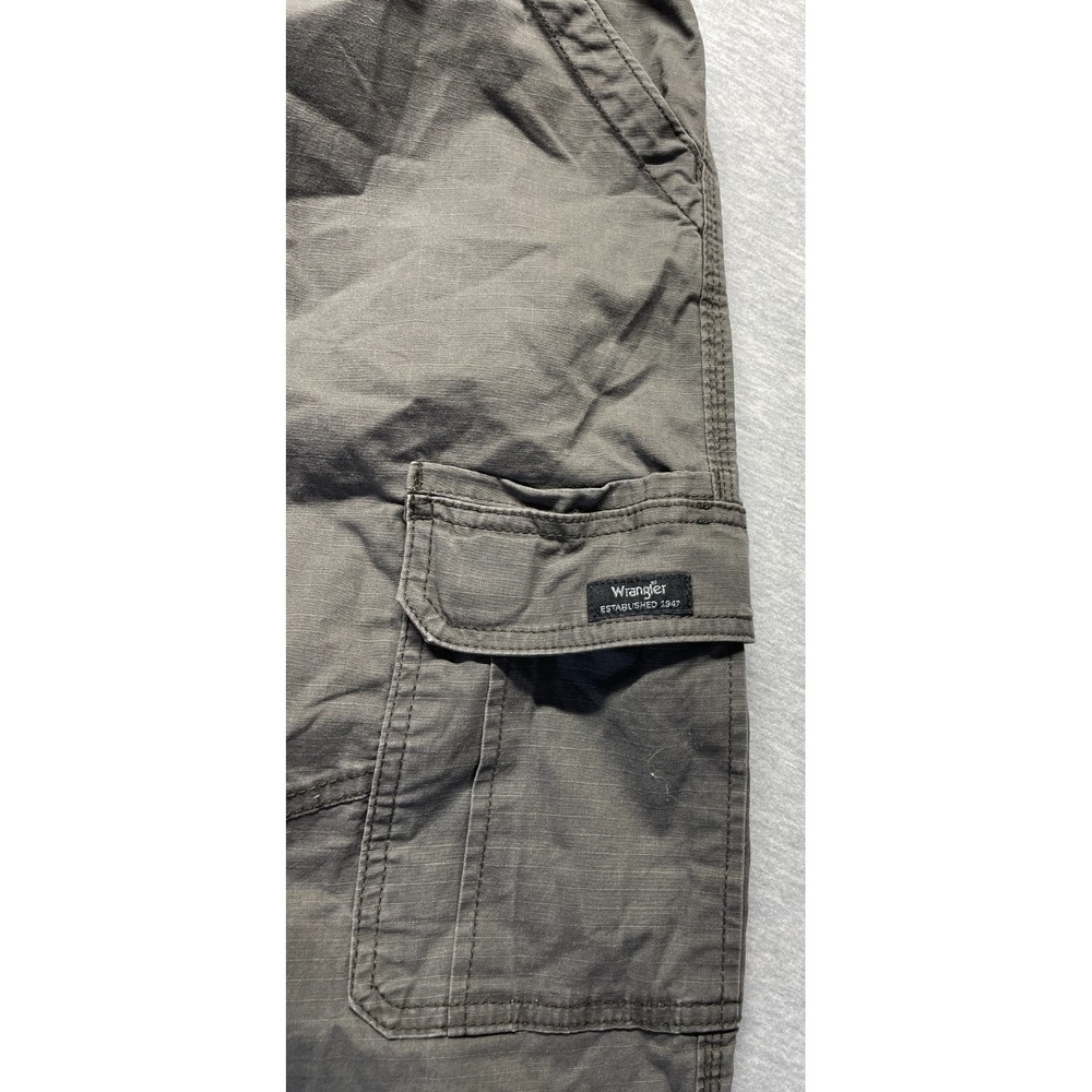 Wrangler Cargo Pants Men 38x34 Gray Relaxed Fit Hiking Outdoor Utility Work Wear - Picture 3 of 8